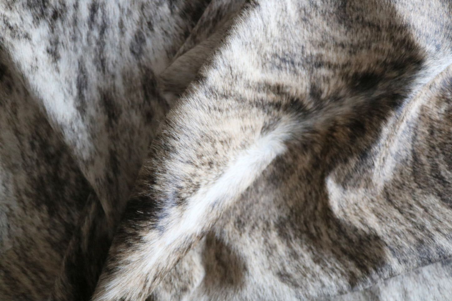 200608 - TRICOLOR Cowhide Rug - Quebecuir Premium Collection