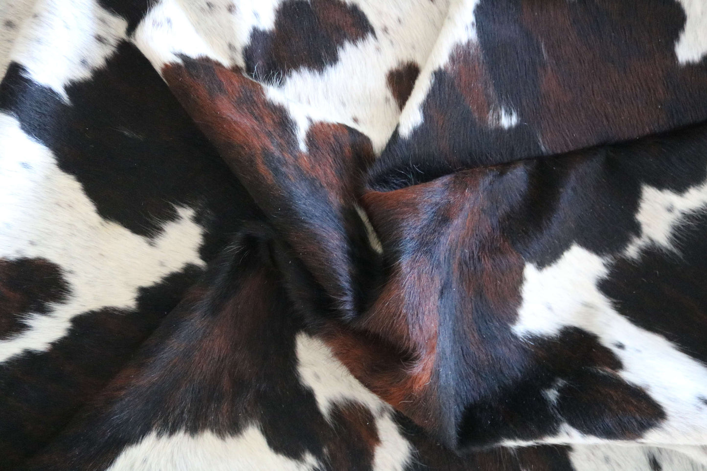 100297- SUPER BIG SIZE XXXL TRICOLOR Cowhide Rug - Quebecuir Premium Collection