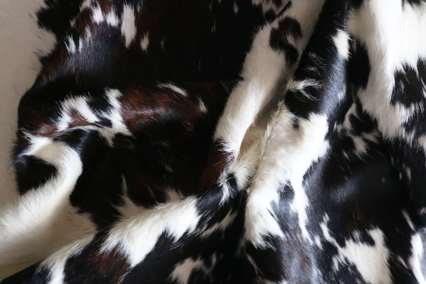 100300- TRICOLOR Cowhide Rug - Quebecuir Premium Collection