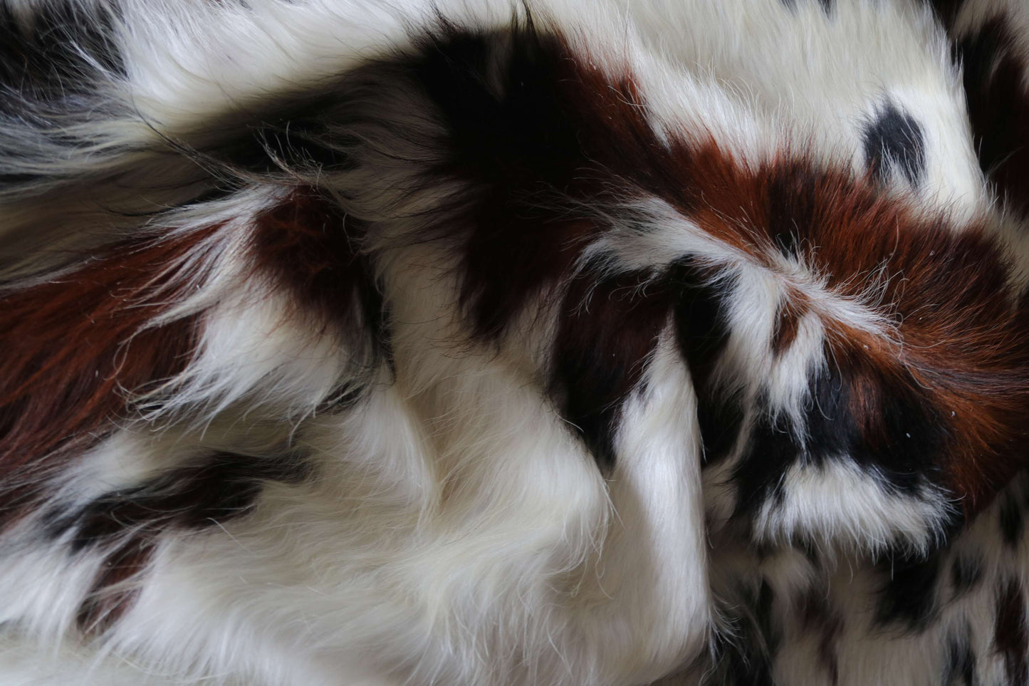 100309 - TRICOLOR Cowhide Rug XL - Quebecuir Premium Collection