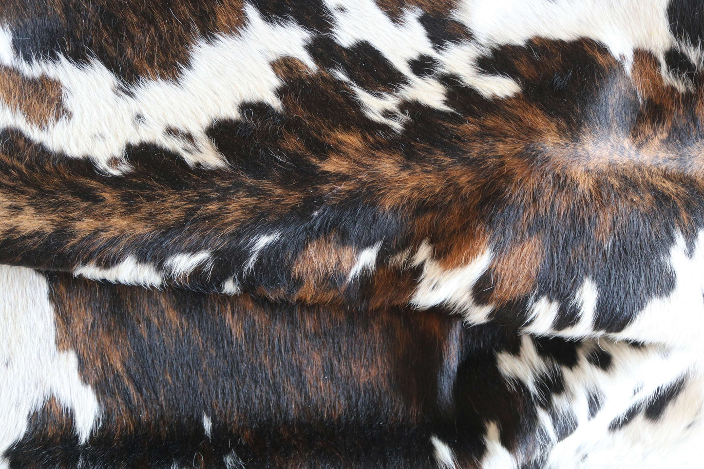 100312 - TRICOLOR Cowhide Rug XL - Quebecuir Premium Collection