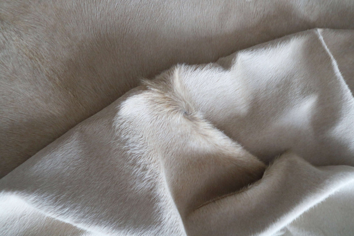 100344- Cowhide Rug - Quebecuir Premium Collection
