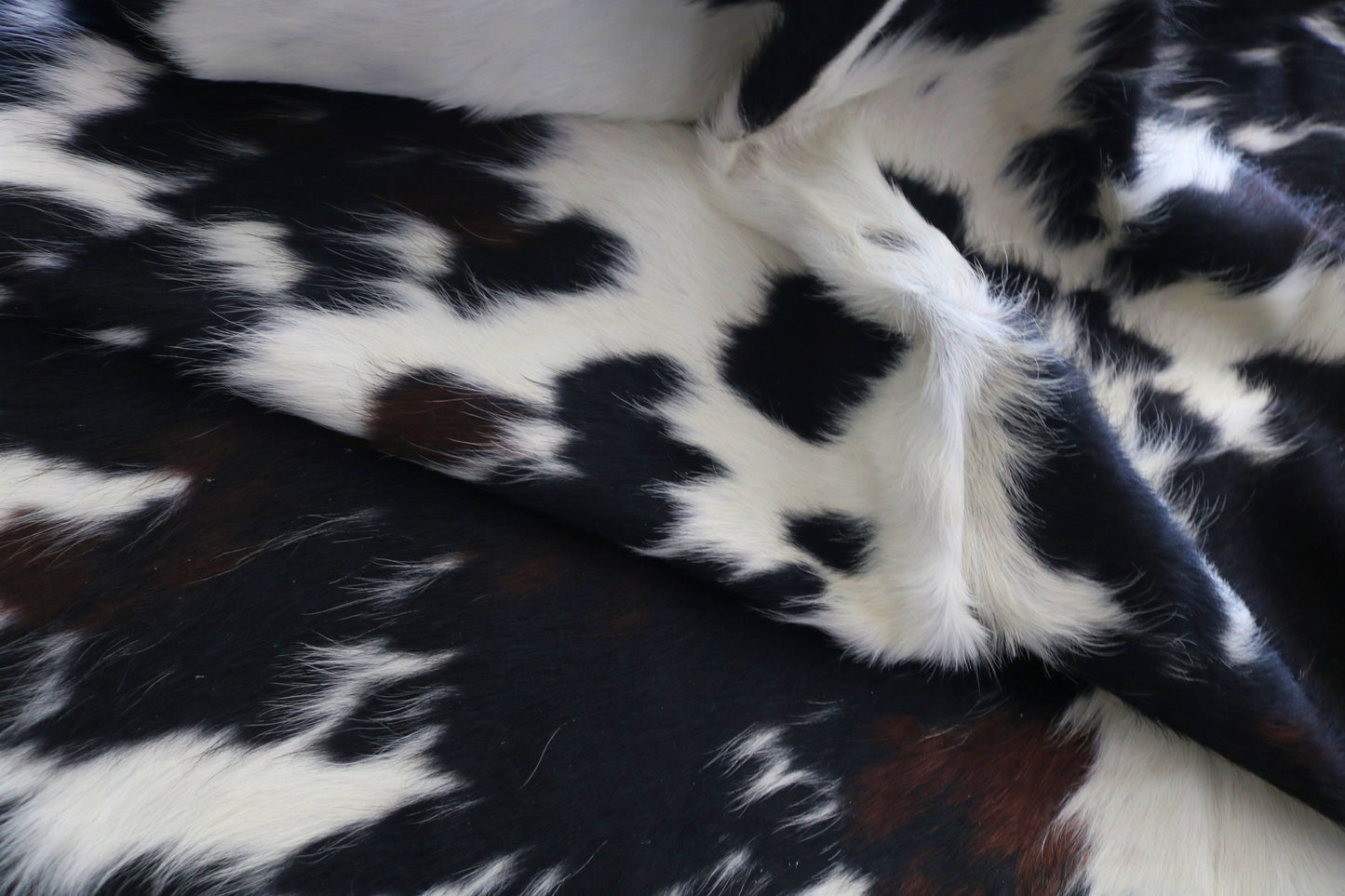 200190 - Cowhide Rug Tapis Peau de Vache -Collection Quebecuir Premium TRICOLOR