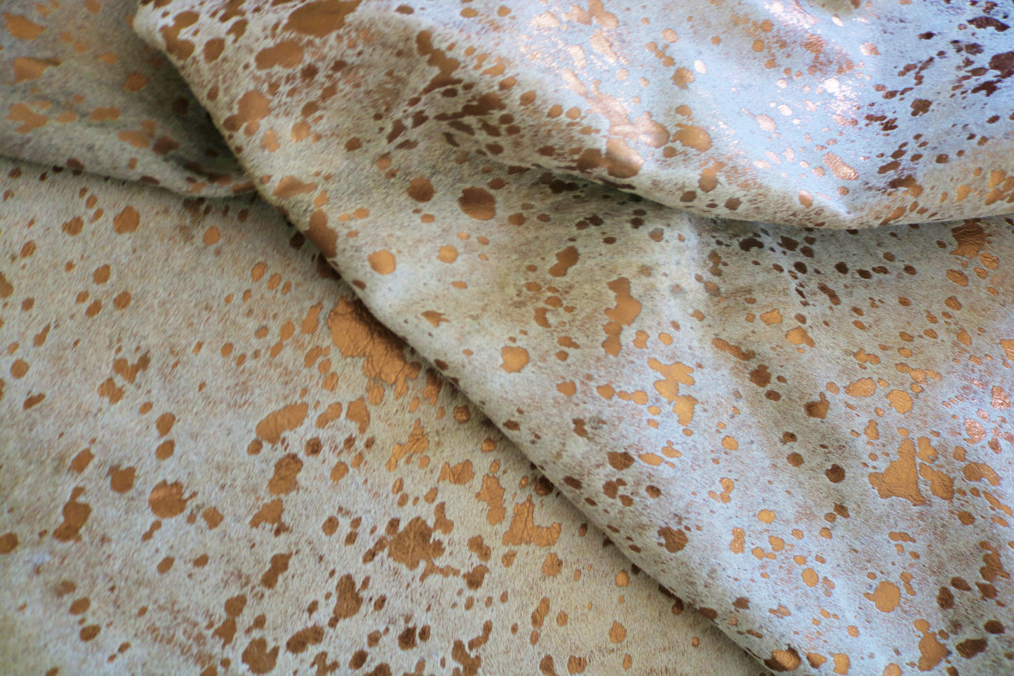 99008 - Cowhide Rug Tapis Peau de Vache COOPER METALLIC BIG SIZE XL - Collection Quebecuir Premium