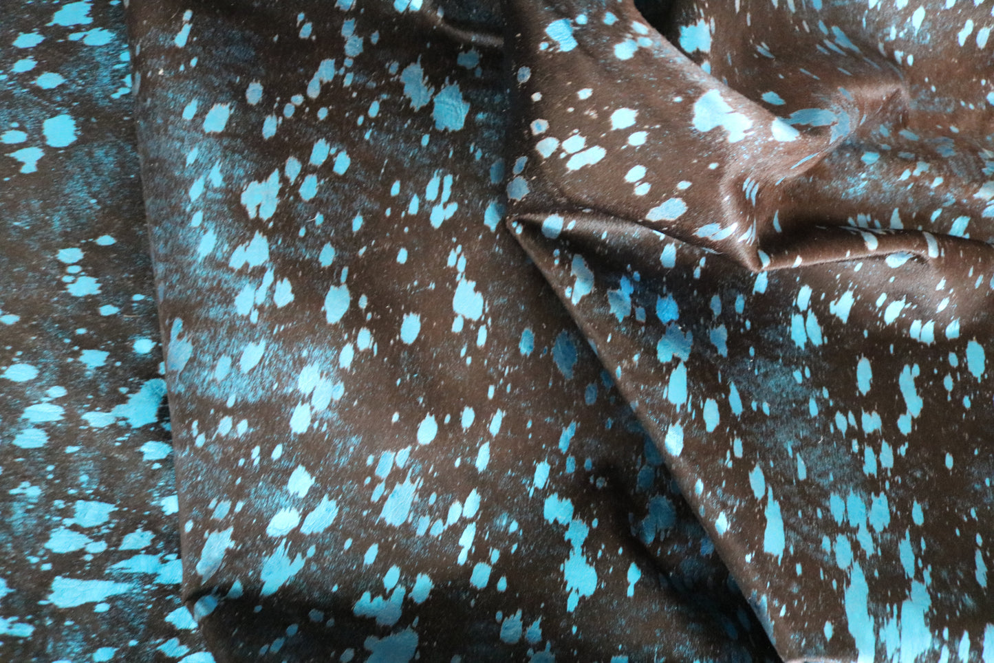300137- Cowhide Rug Tapis Peau de Vache BLUE METALLIC - Collection Quebecuir Premium