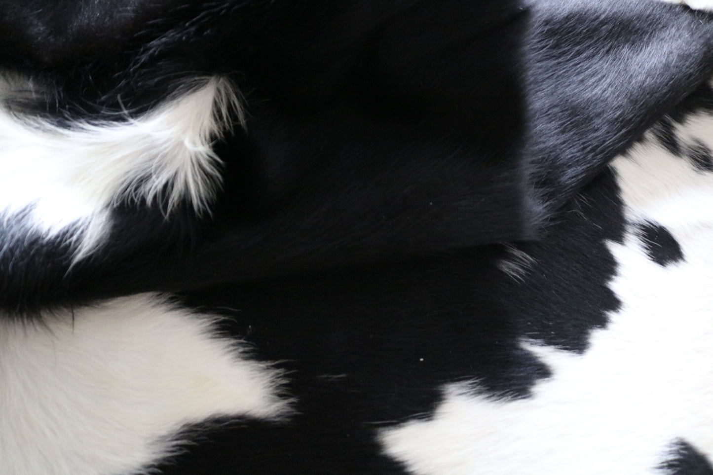 99231- Cowhide Rug Tapis Peau de Vache - Collection Quebecuir Premium