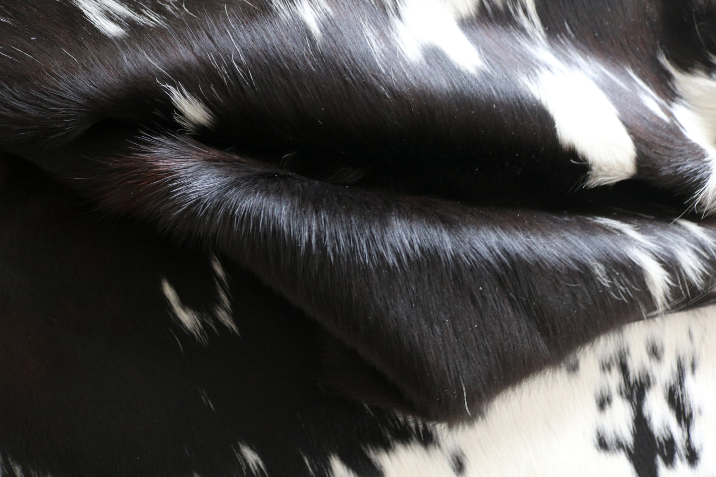 99241- Cowhide Rug Tapis Peau de Vache - Collection Quebecuir Premium