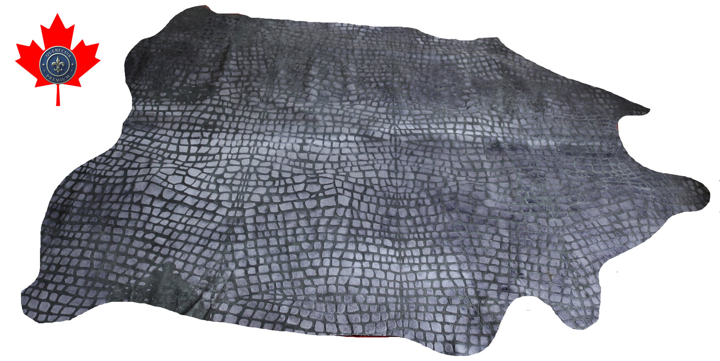 300659- Cowhide Rug Tapis Peau de Vache - Collection Quebecuir Premium