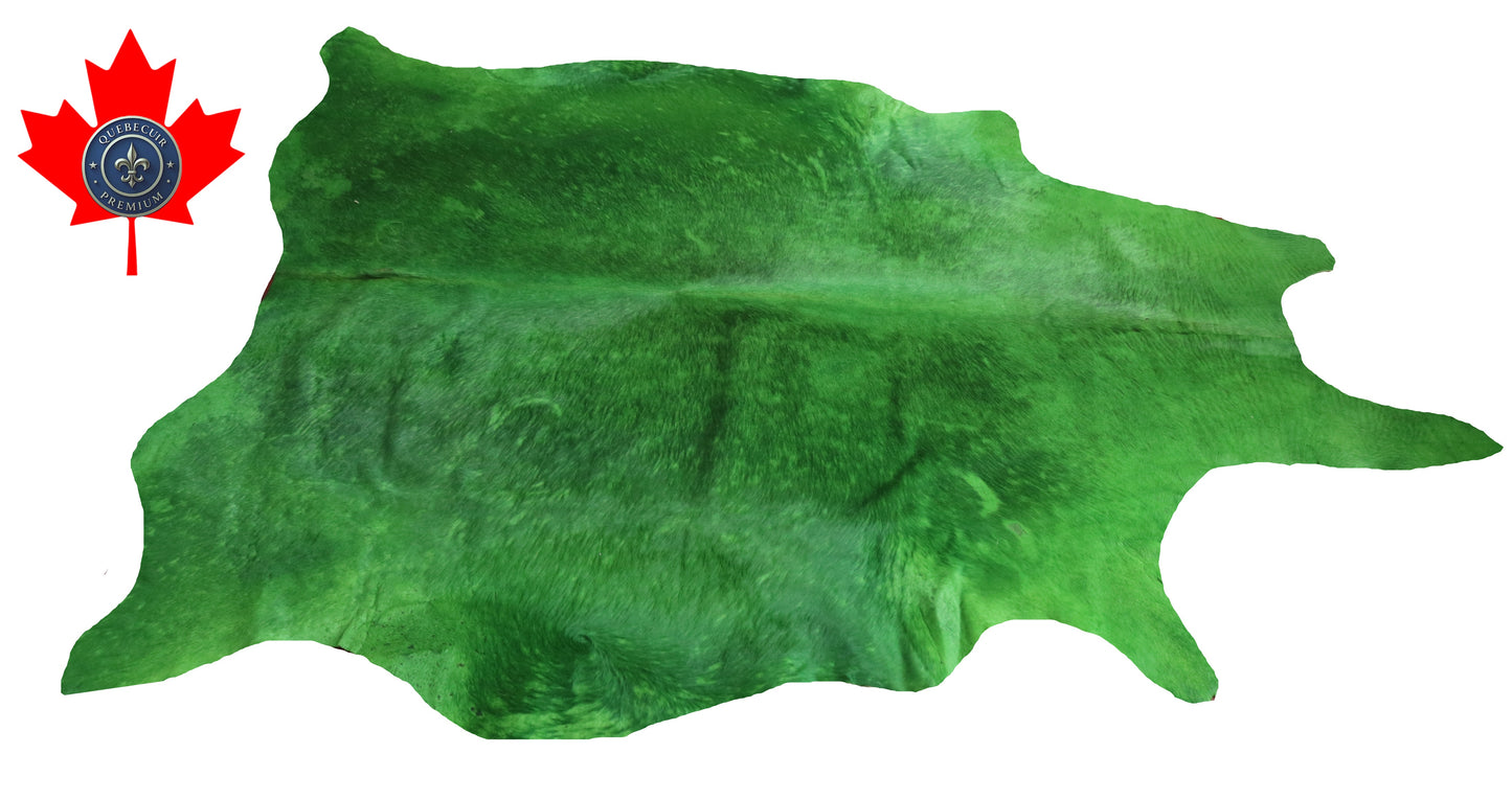 300660- Cowhide Rug Tapis Peau de Vache DYED GREEN - Collection Quebecuir Premium