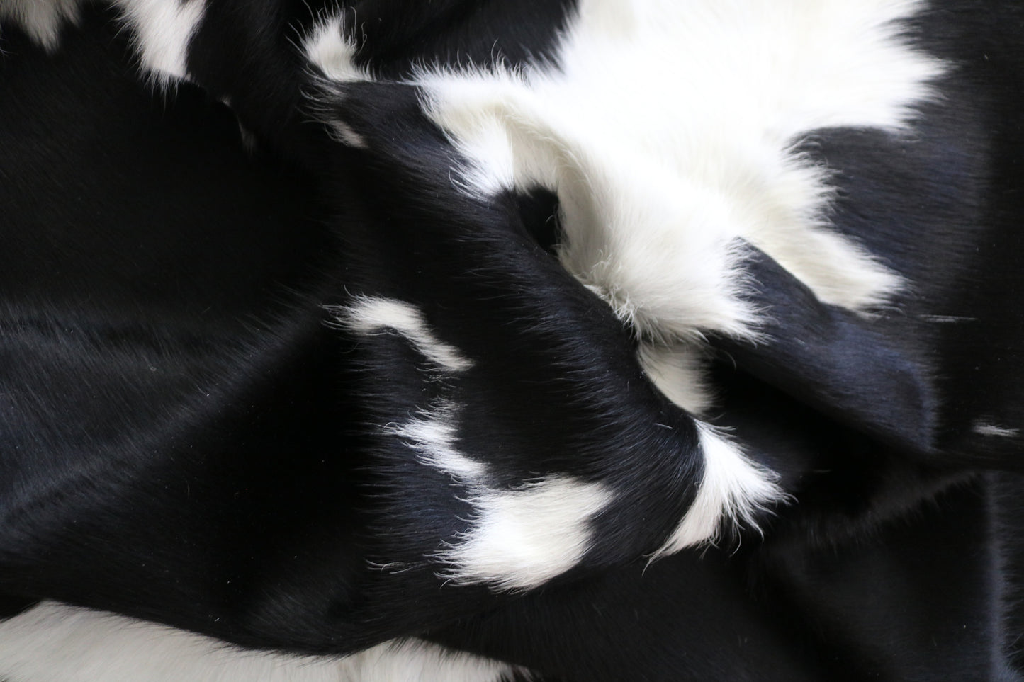 99268- Cowhide Rug Tapis Peau de Vache - Collection Quebecuir Premium