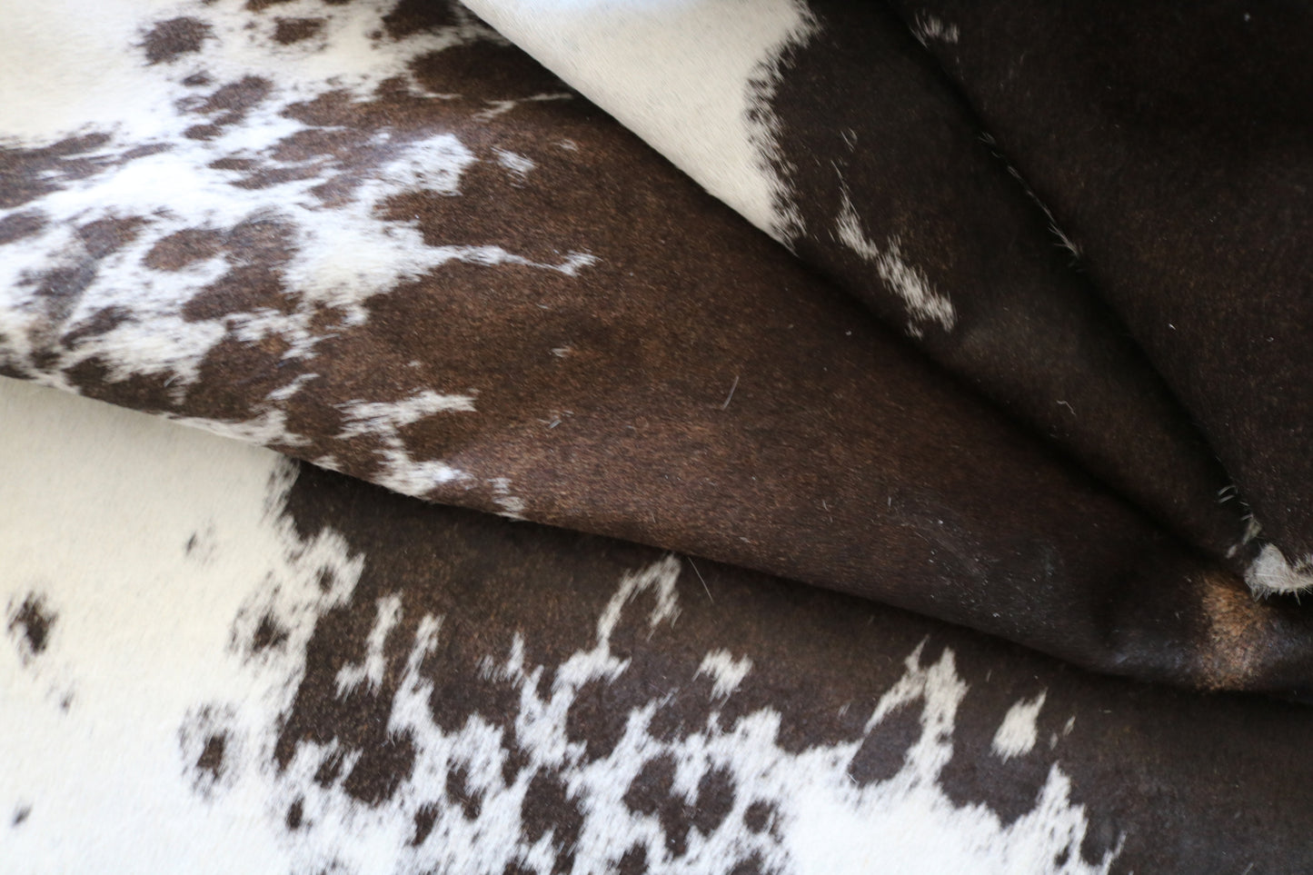 99292- Cowhide Rug Tapis Peau de Vache - Collection Quebecuir Premium