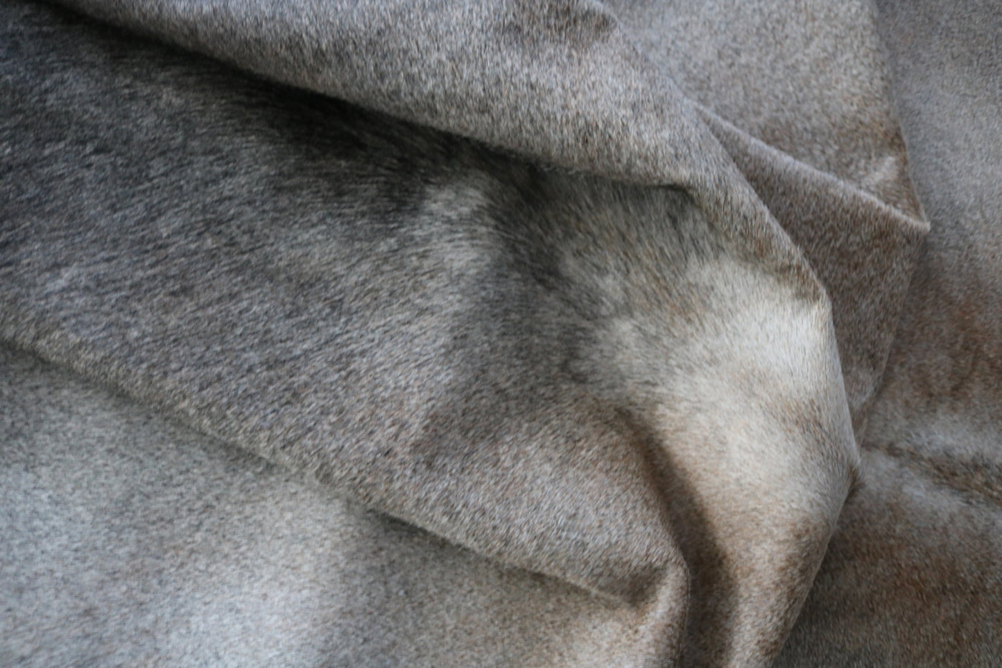 99355- Cowhide Rug Tapis Peau de Vache -GREY & CHAROLAIS Collection Quebecuir Premium