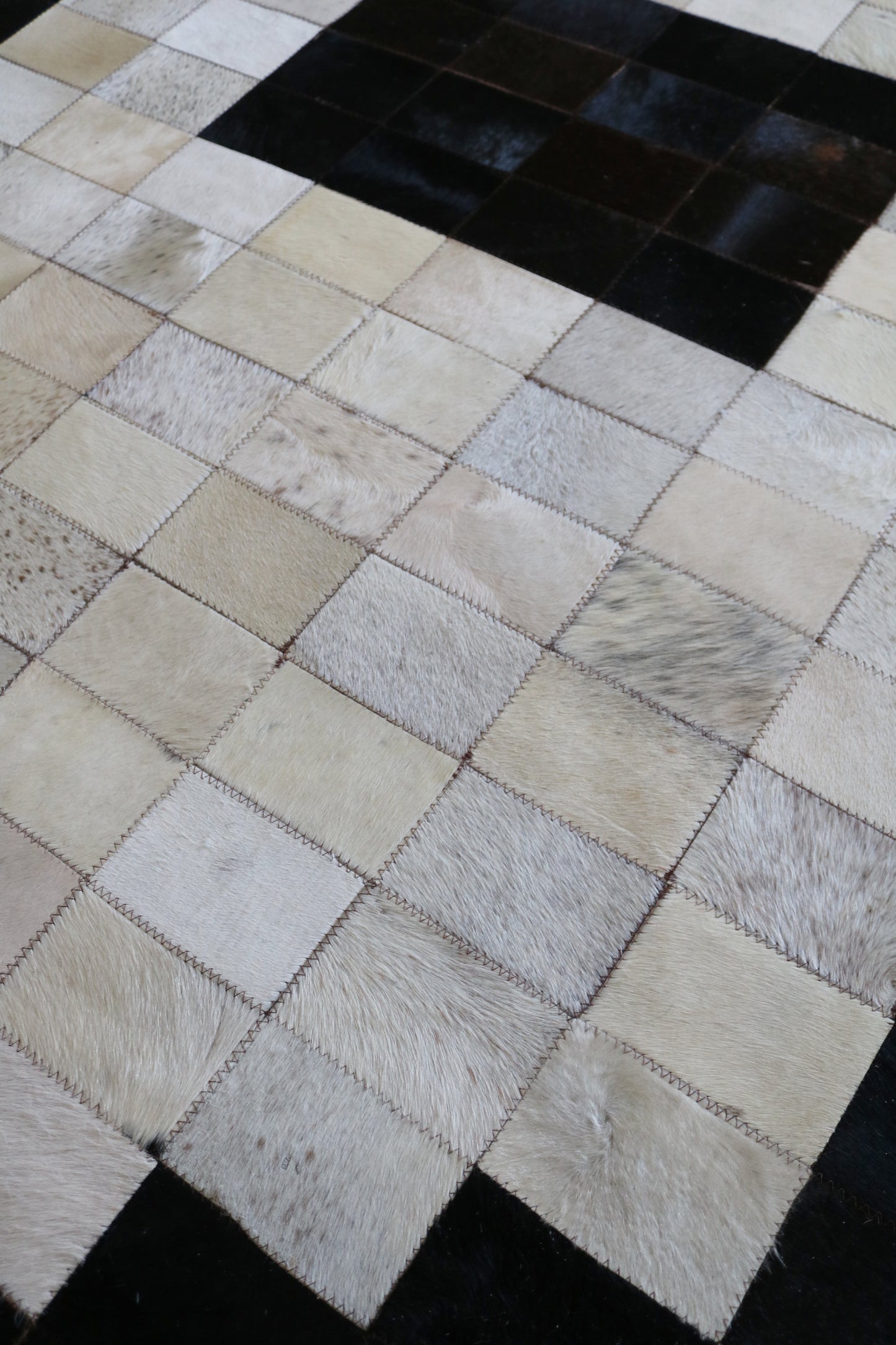 99379 Cowhide rug Patchwork Collection Quebecuir Premium