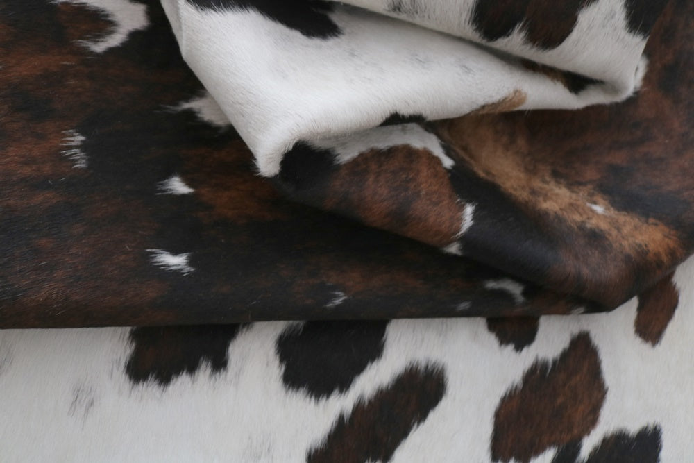 98028 - Cowhide Rug Tapis Peau de Vache SUPER BIG SIZE XXXL TRICOLOR - Collection Quebecuir Premium