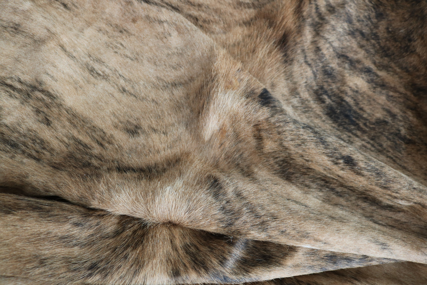 98073 - Cowhide Rug Tapis Peau de Vache BRINDLE LIGHT XXL - Collection Quebecuir Premium
