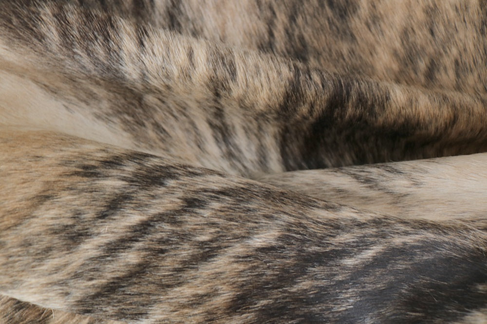 98179 - Cowhide Rug Tapis Peau de Vache BRINDLE LIGHT - Collection Quebecuir Premium