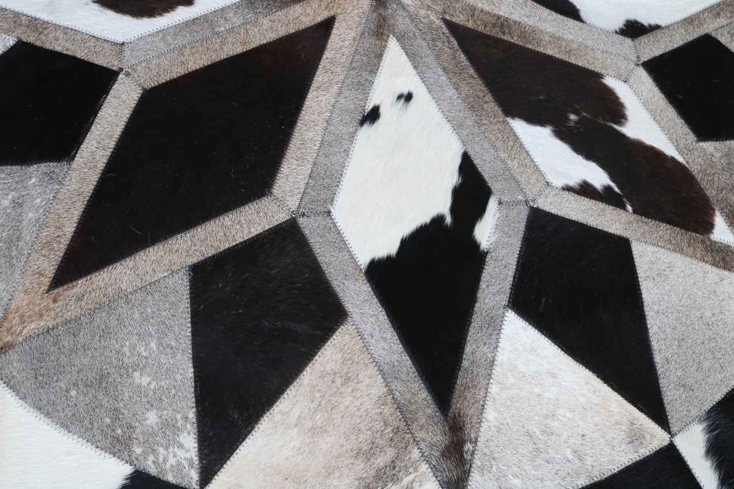 99904 Cowhide rug patchwork Collection Quebecuir Premium MANDALA ROUND XL