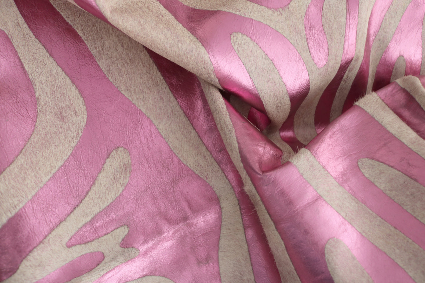 98307 - Cowhide Rug Tapis Peau de Vache PINK ZEBRE METALLIC BIG SIZE XL - Collection Quebecuir Premium