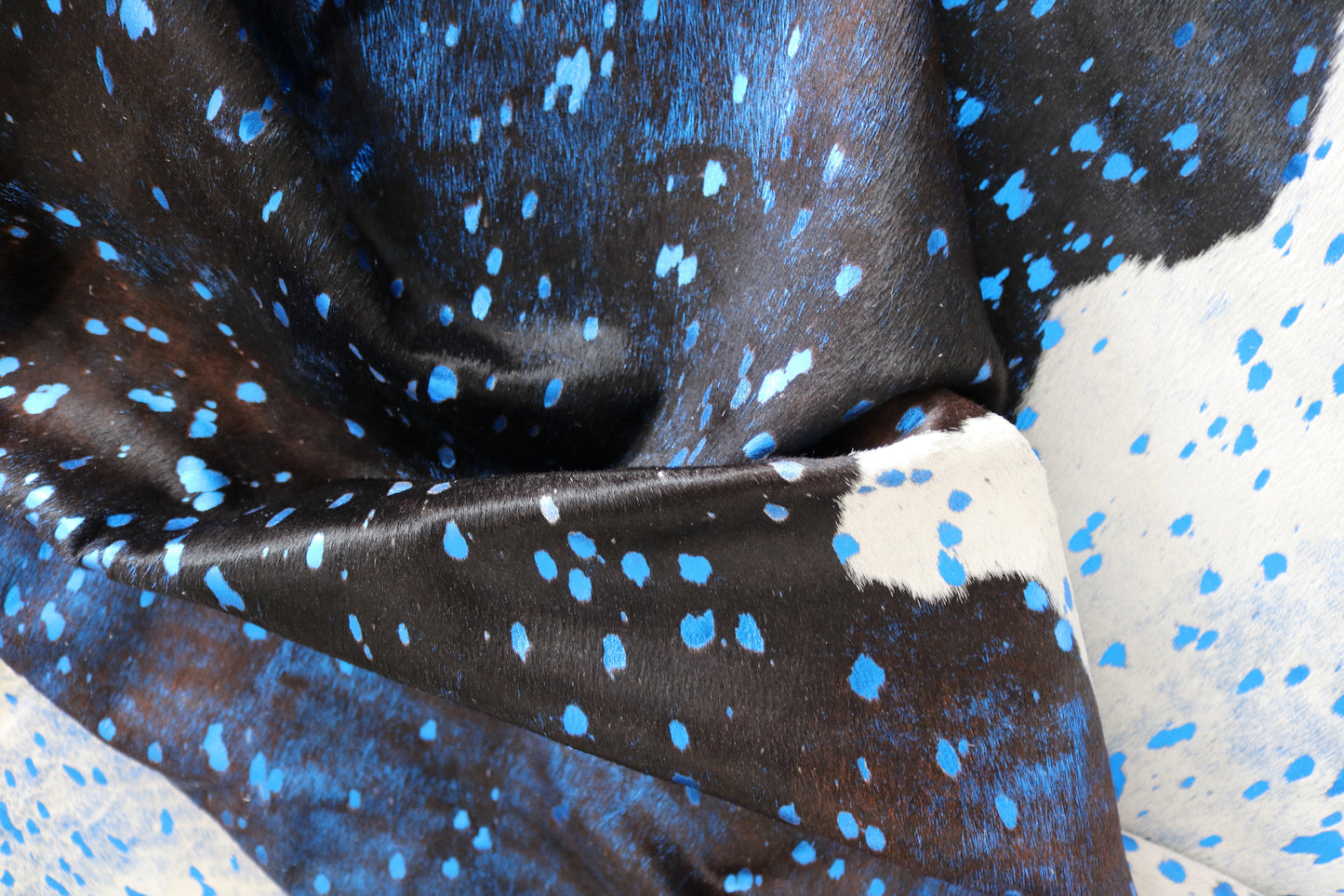 98322 - Cowhide Rug Tapis Peau de Vache BLUE METALLIC XXL - Collection Quebecuir Premium