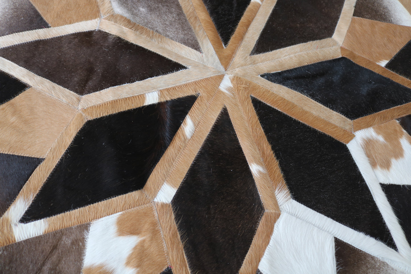 98331 Cowhide rug patchwork Collection Quebecuir Premium MANDALA ROUND