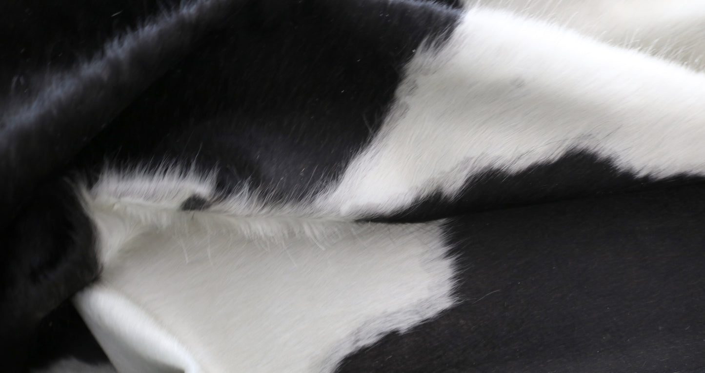 98333 - Cowhide Rug Tapis Peau de Vache BIG SIZE XXL BLACK & WHITE - Collection Quebecuir Premium