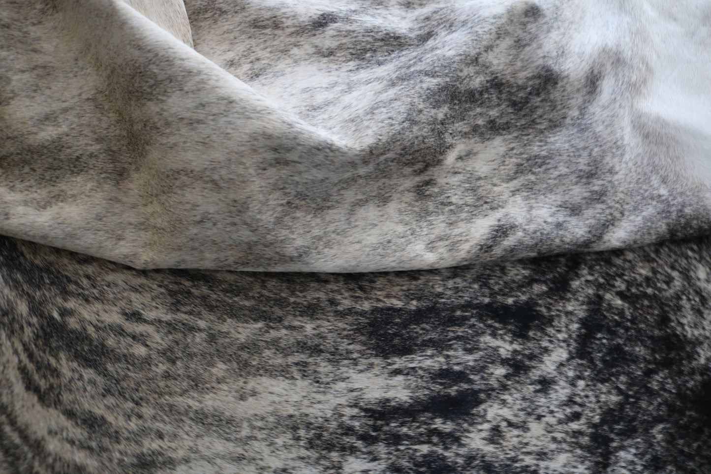 98341 - Cowhide Rug Tapis Peau de Vache BRINDLE LIGHT XXXL - Collection Quebecuir Premium