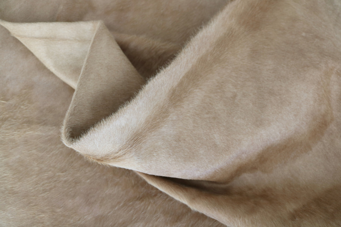 98363- Cowhide Rug PALOMINO - Collection Quebecuir Premium