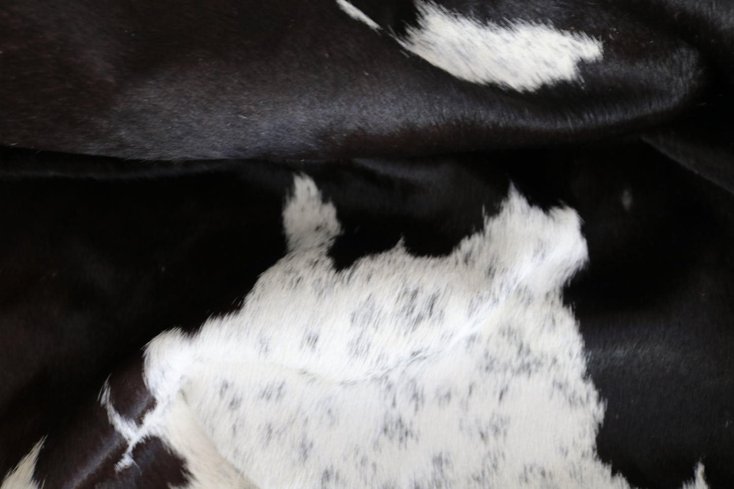 98364- Cowhide Rug - Collection Quebecuir Rustic