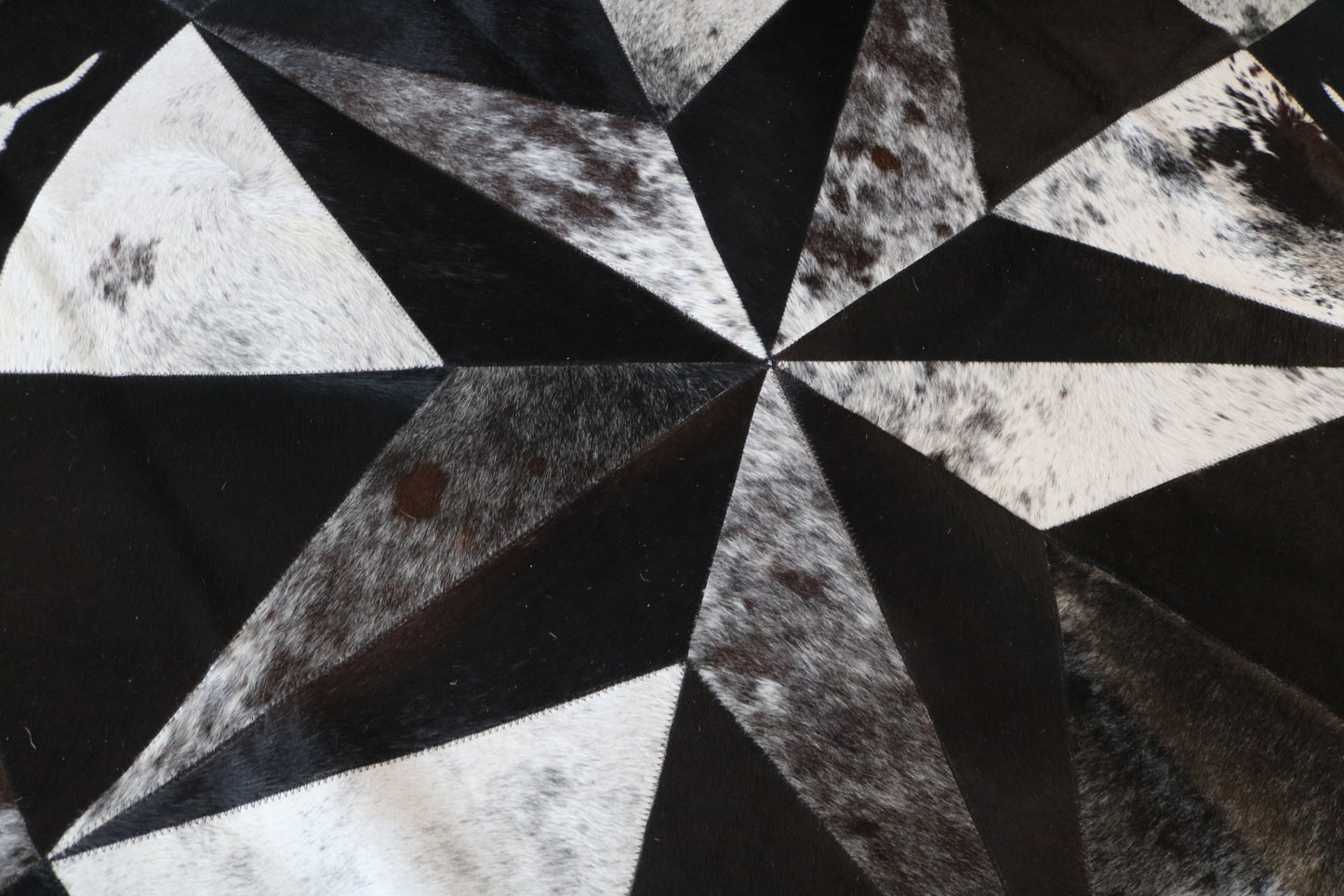 99963 Cowhide rug patchwork Collection Quebecuir Premium MANDALA ROUND BIG SIZE XXL