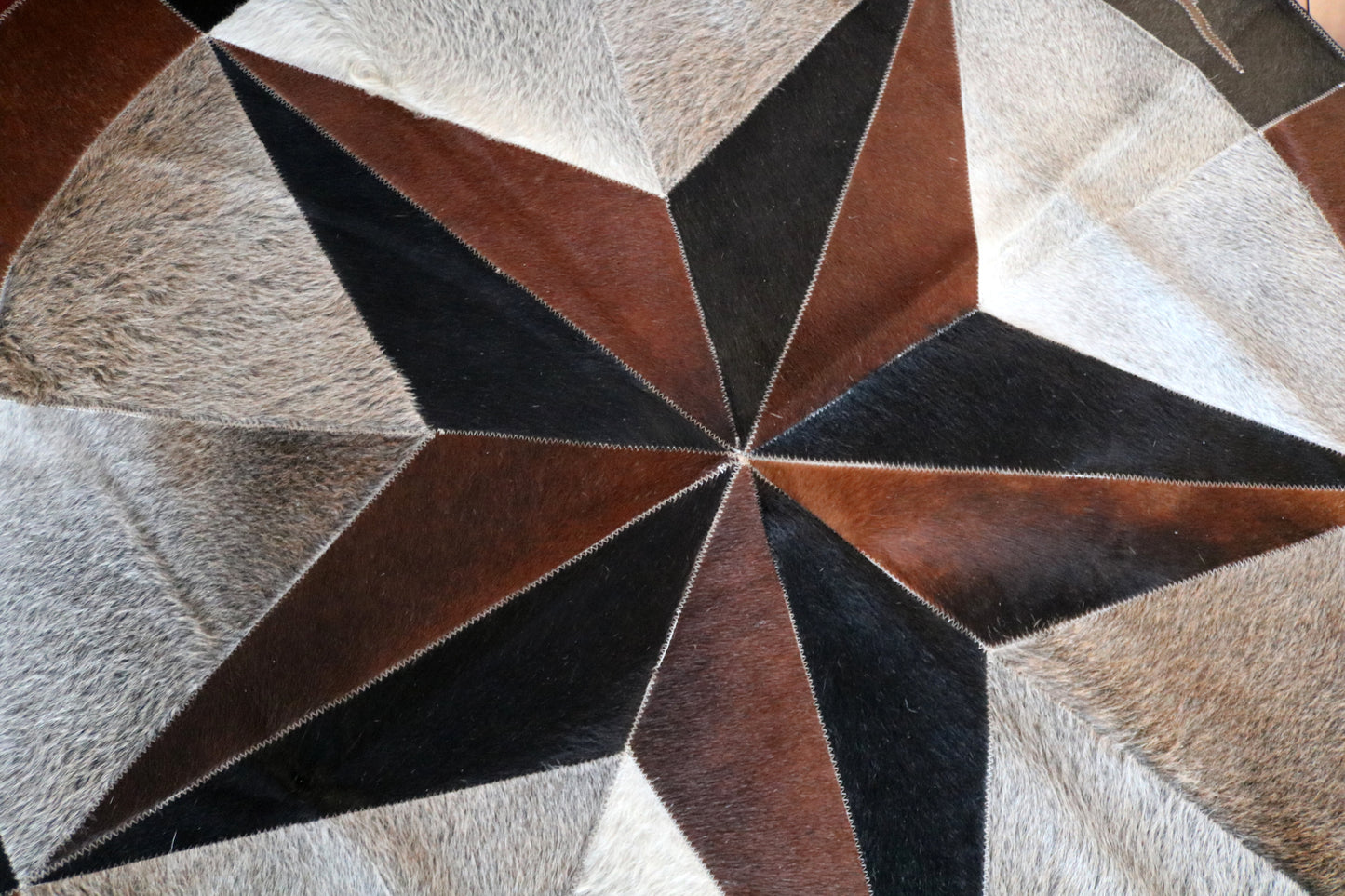 99964 Cowhide rug patchwork Collection Quebecuir Premium MANDALA ROUND BIG SIZE XXL
