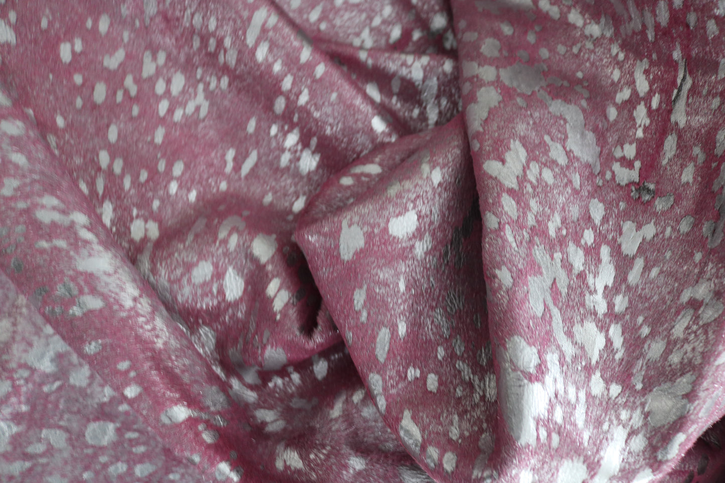 98385 - Cowhide Rug Tapis Peau de Vache PINK SILVER METALLIC BIG SIZE XL - Collection Quebecuir Premium