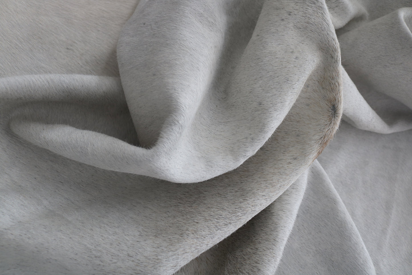 98397- Cowhide Rug Tapis Peau de Vache - Collection Quebecuir Premium