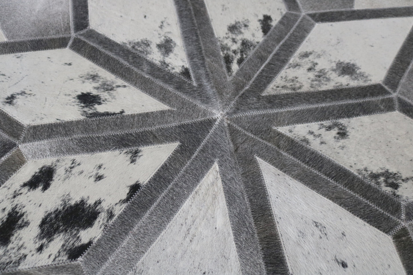 98080 Cowhide rug patchwork Collection Quebecuir Premium BIG SIZE XXL MANDALA ROUND