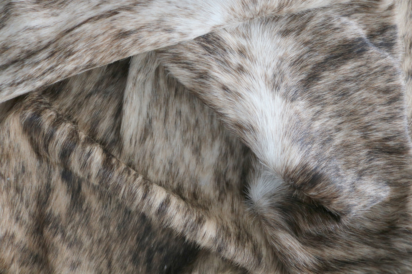 98416- Cowhide Rug BRINDLE XXL - Collection Quebecuir Premium