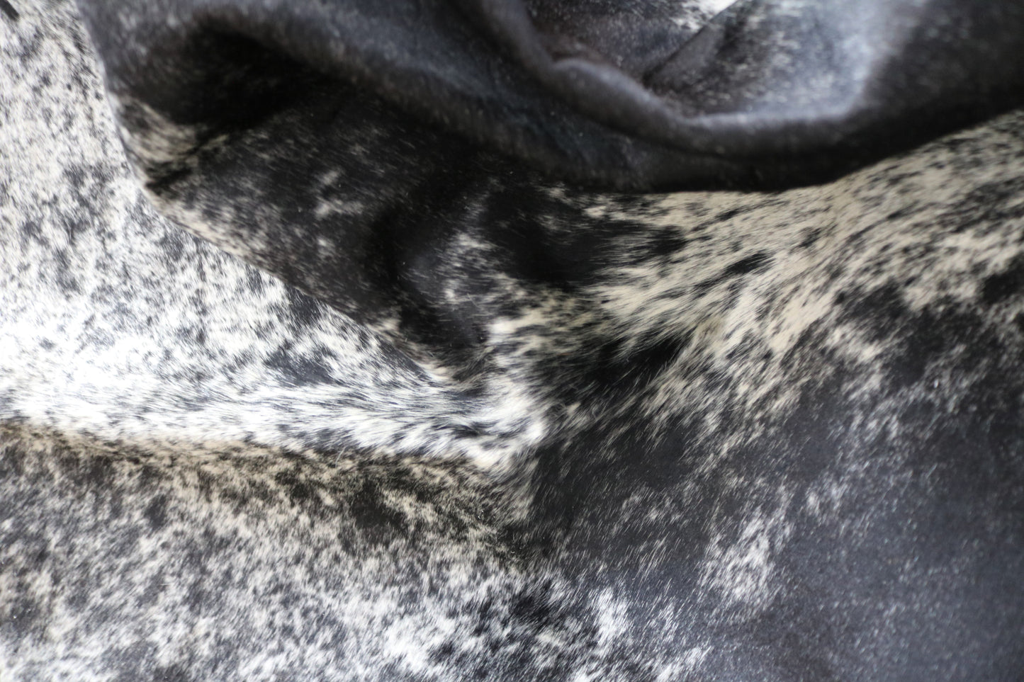 98425- Cowhide Rug BLACK & WHITE BIG SIZE XXL - Collection Quebecuir Premium