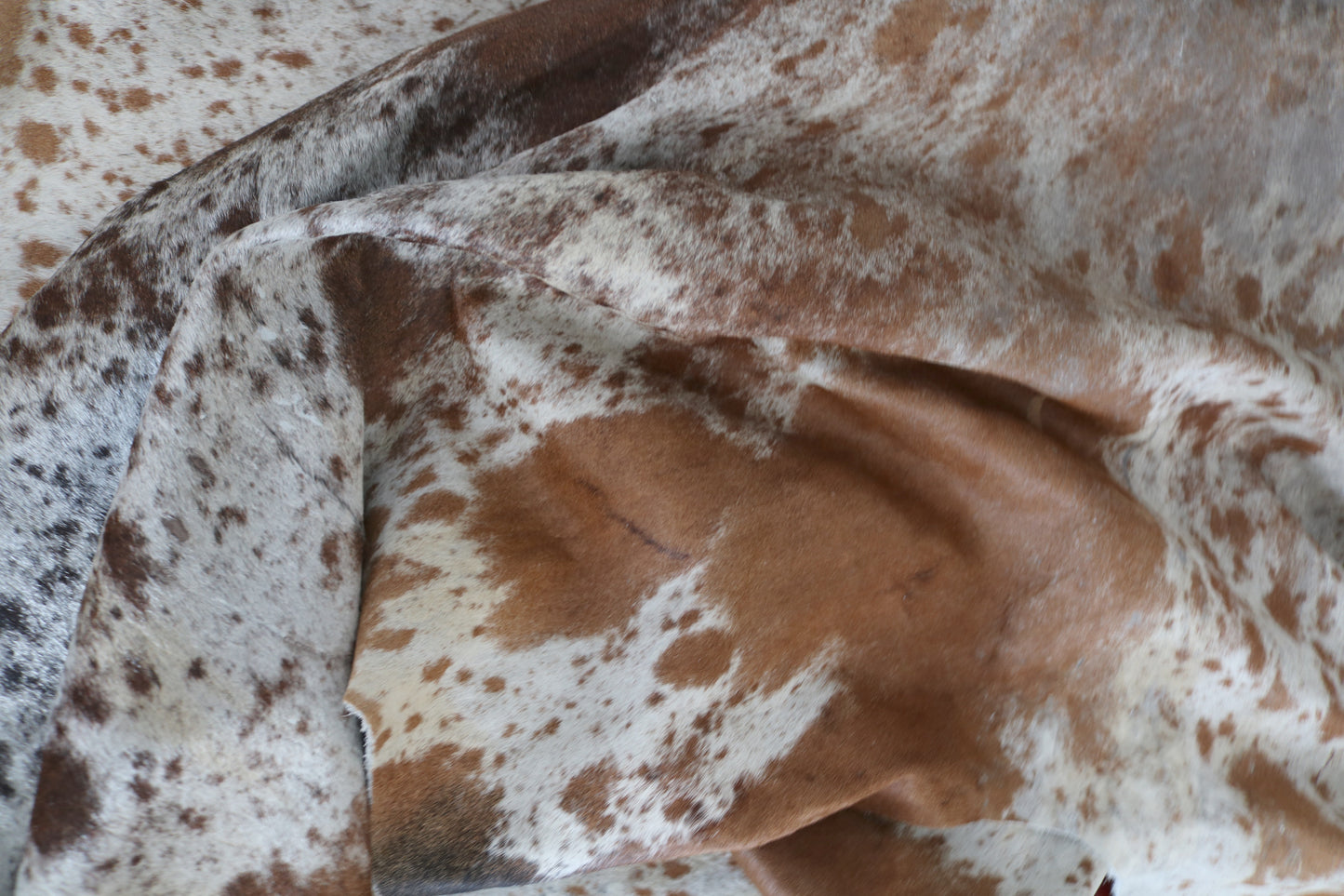 98441- Cowhide Rug Tapis Peau de Vache BIG SIZE XXL - Collection Quebecuir Premium