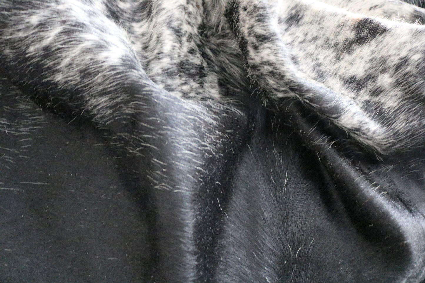 98461- Cowhide Rug Tapis Peau de Vache BIG SIZE XXL - Collection Quebecuir Premium