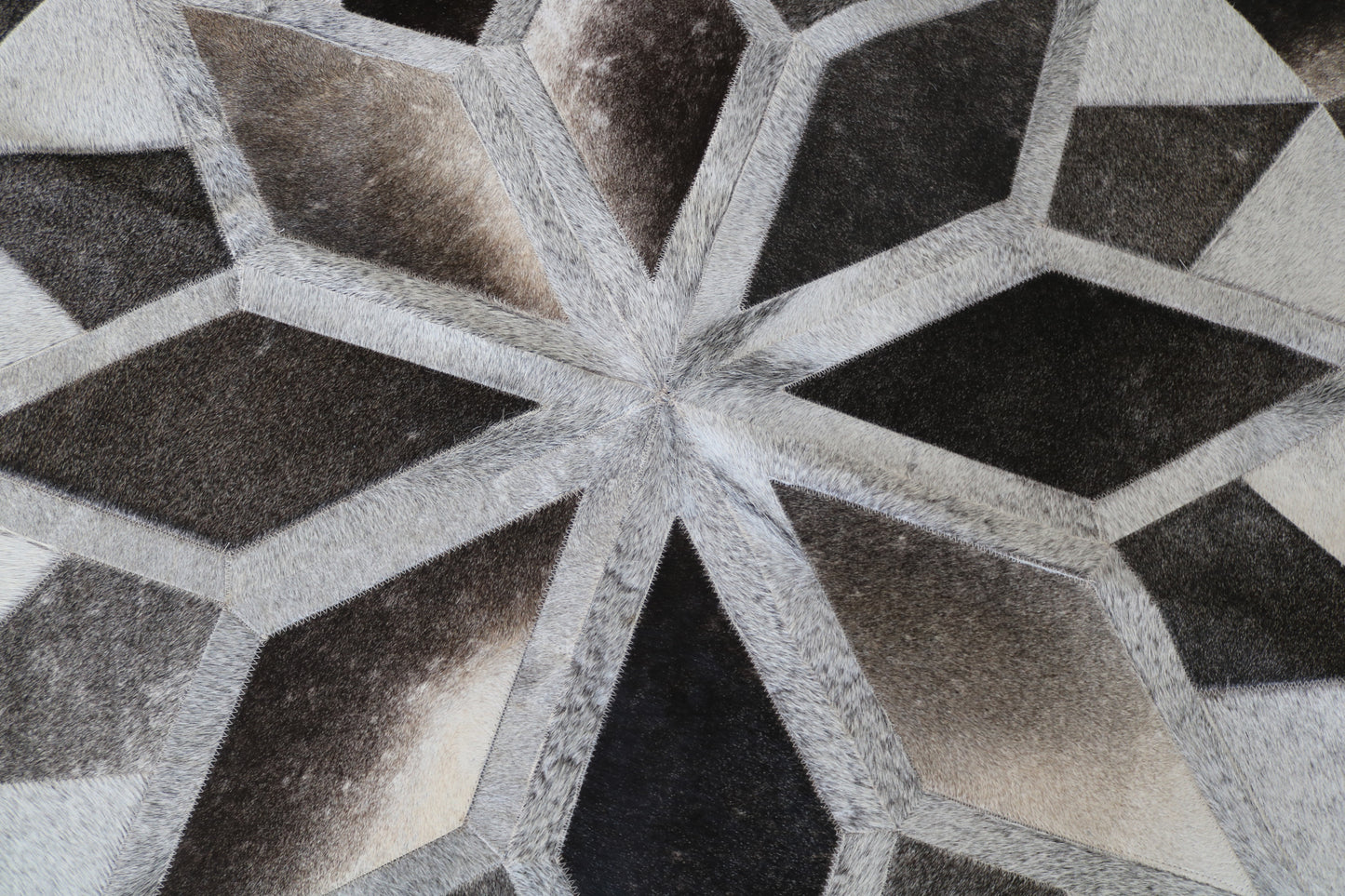 100057 Cowhide rug patchwork Collection Quebecuir Premium MANDALA ROUND BIG SIZE XXL