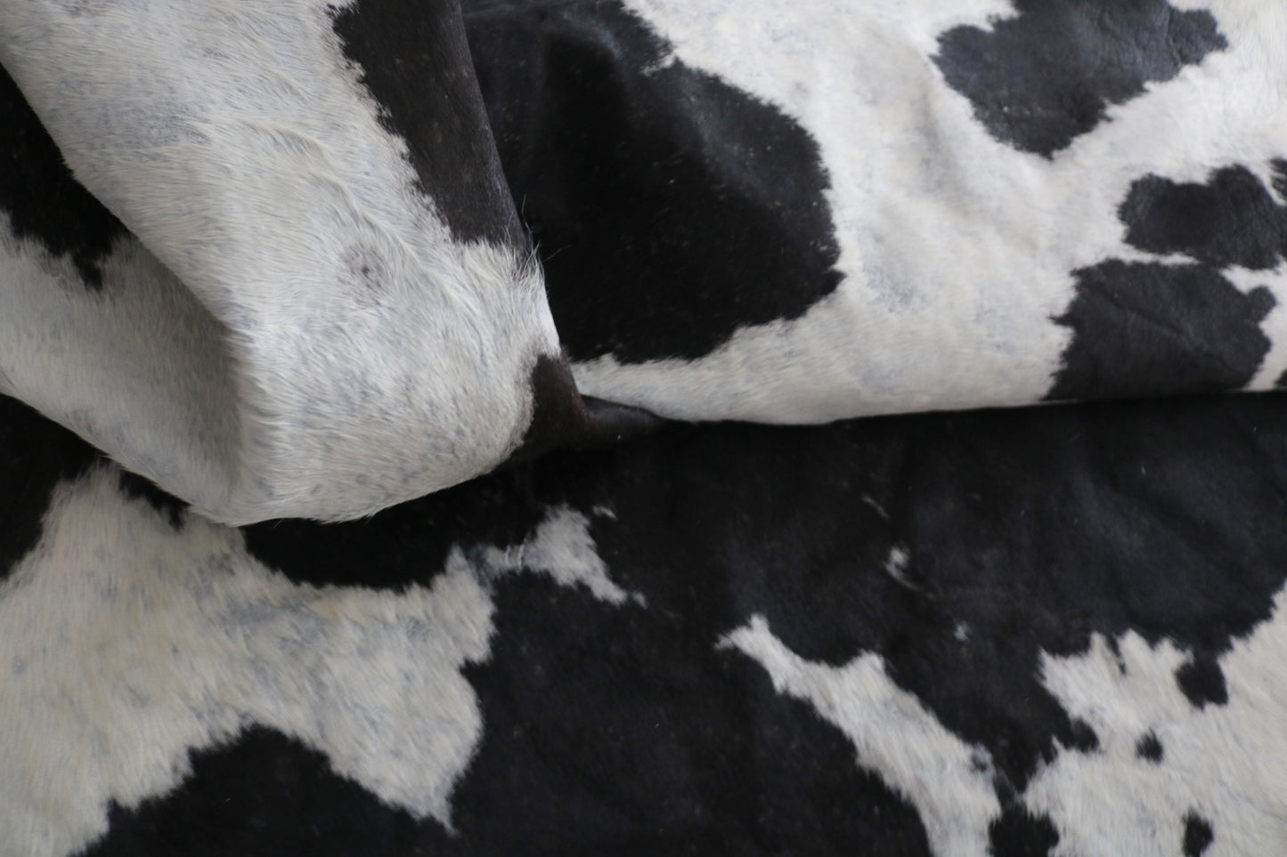 98464- Cowhide Rug Tapis Peau de Vache BIG SIZE XXL - Collection Quebecuir Premium