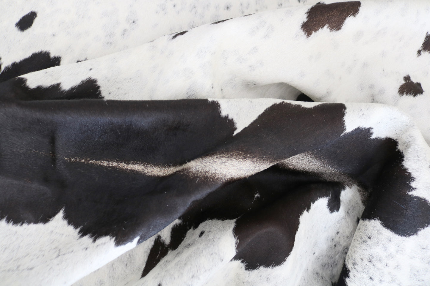 98482 - Cowhide Rug Tapis Peau de Vache SUPER BIG SIZE XXXL - Collection Quebecuir Premium