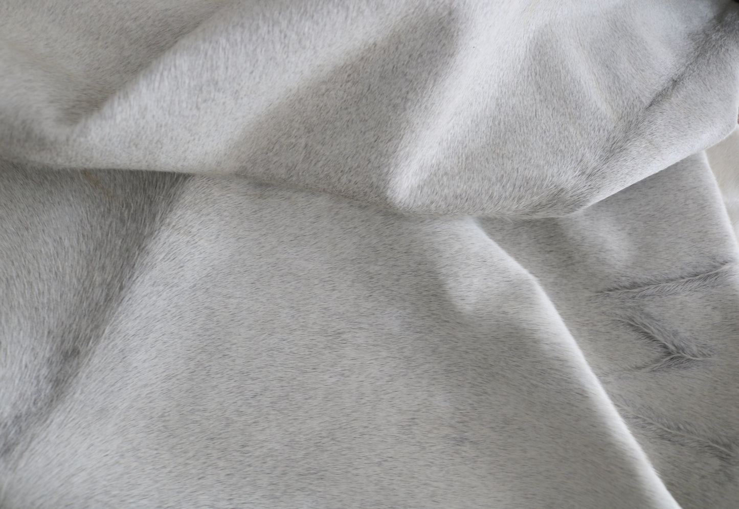 98488 - Cowhide Rug Tapis Peau de Vache SUPER BIG SIZE XXXL GREY BEIGE - Collection Quebecuir Premium