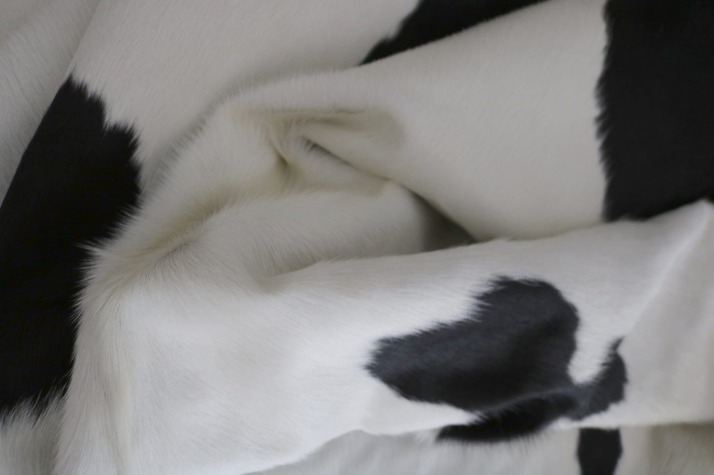 98503 - Cowhide Rug Tapis Peau de Vache - Collection Quebecuir Premium