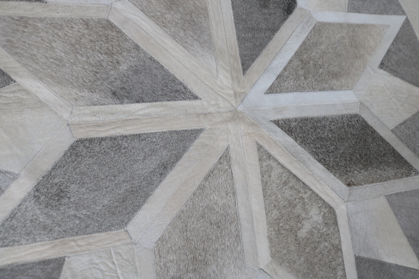 98508 Cowhide rug patchwork Collection Quebecuir Premium MANDALA ROUND