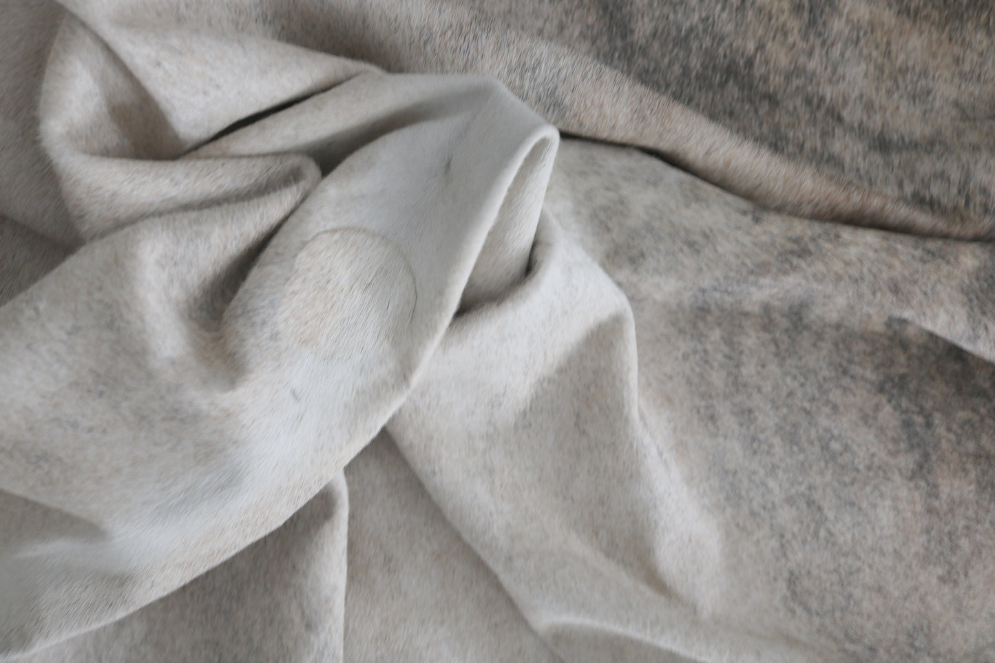 98509 - Cowhide Rug Tapis Peau de Vache - Collection Quebecuir Premium