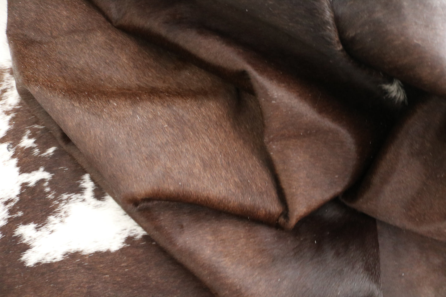 98510 - Cowhide Rug Tapis Peau de Vache - Collection Quebecuir Premium