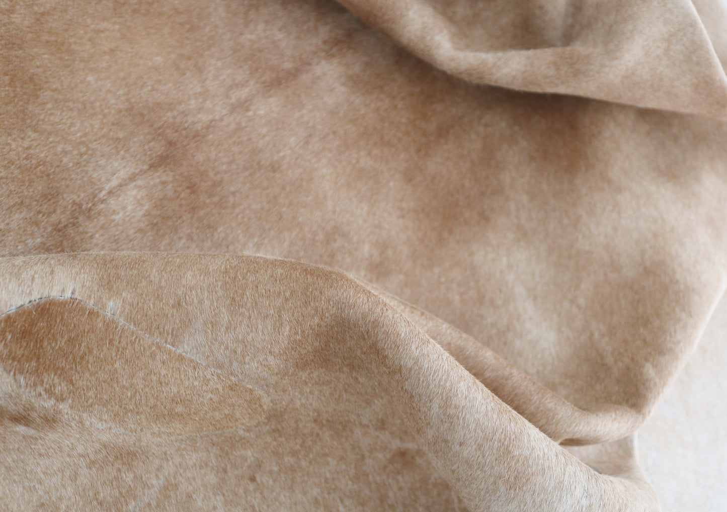 98511 - Cowhide Rug Tapis Peau de Vache - Collection Quebecuir Premium