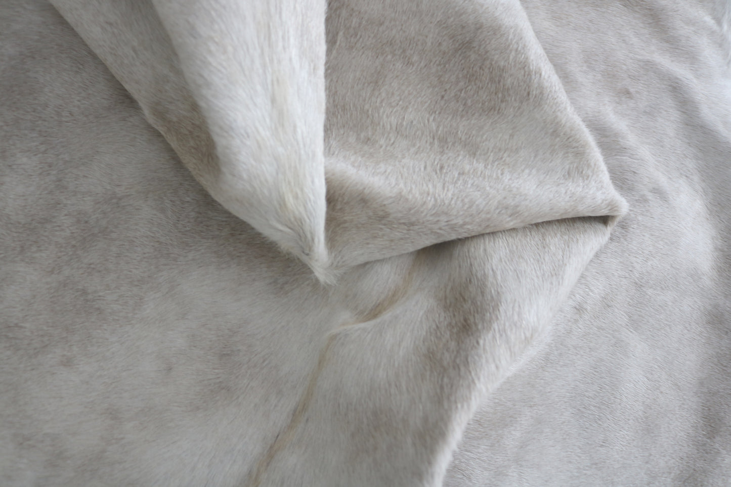 98512 - Cowhide Rug Tapis Peau de Vache - Collection Quebecuir Premium