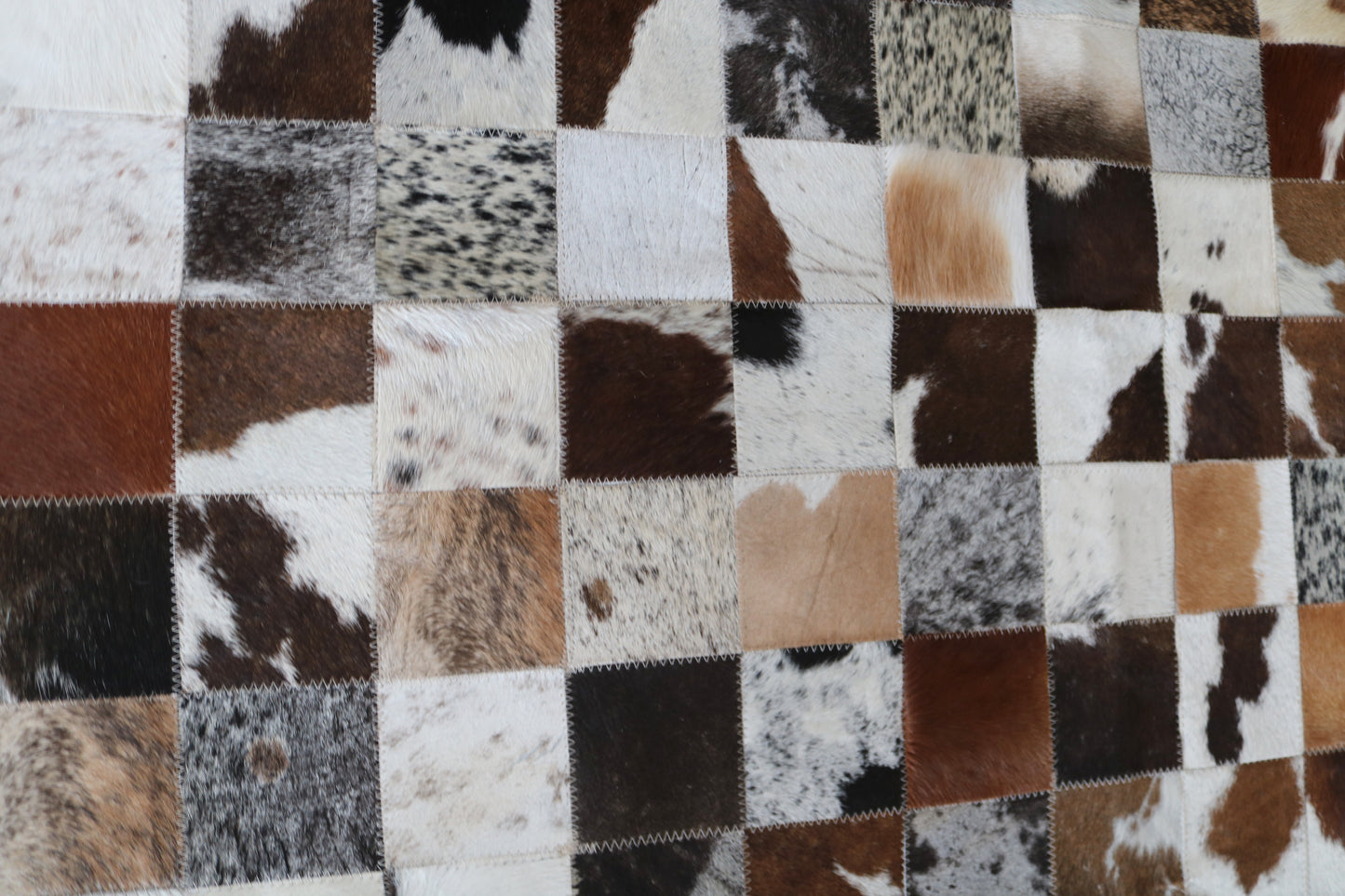 301085 Cowhide Patchwork Rug. Collection Quebecuir Premium