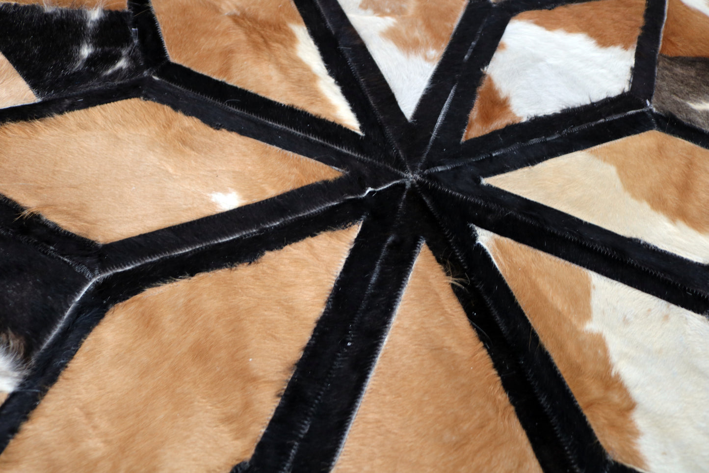 98563 Cowhide rug patchwork Collection Quebecuir Premium MANDALA ROUND
