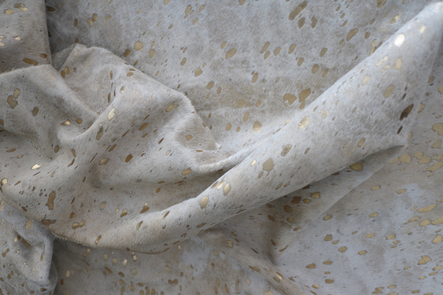 98567 - Cowhide Rug Tapis Peau de Vache GOLDEN METALLIC BIG SIZE XXL - Collection Quebecuir Premium